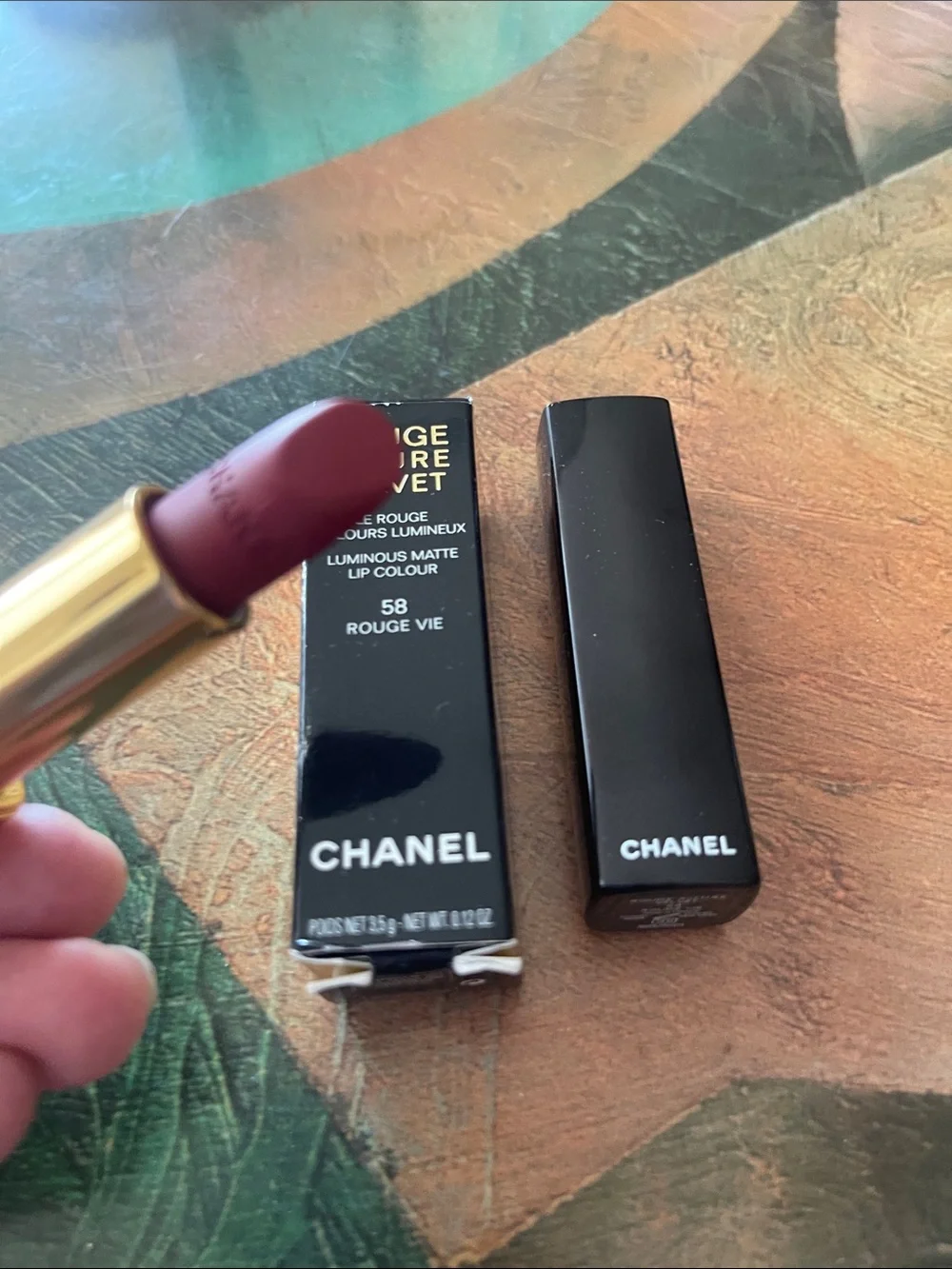 CHANEL Rouge Allure Velvet Lipstick - 58 Rouge Vie . New